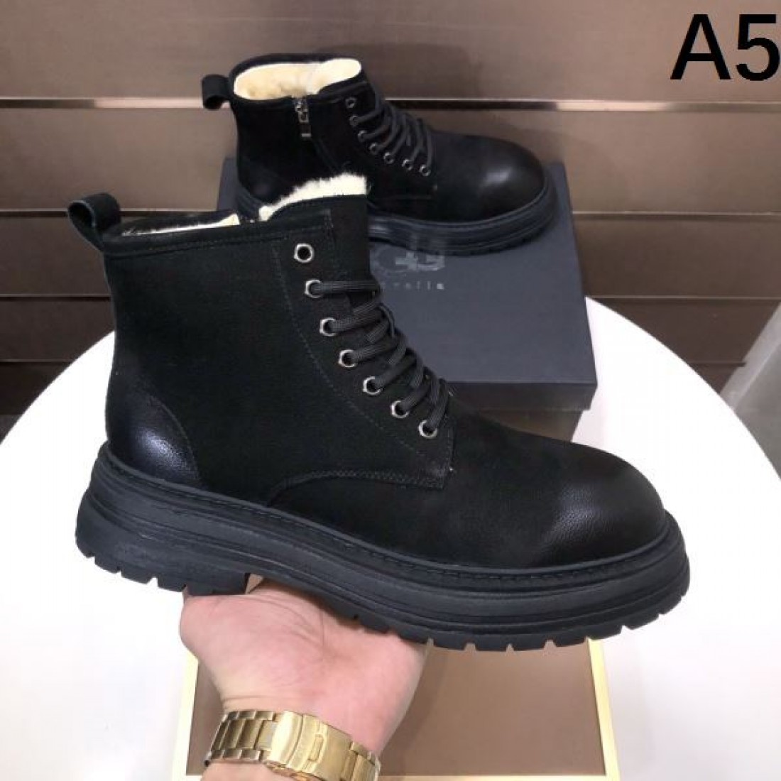 アウトドア 高機能 UGG アグ コピー レースアップブーツ ブラック配色 スエードレザー グリップ力強いラバーソール 耐久性優秀 タウンユース対応
