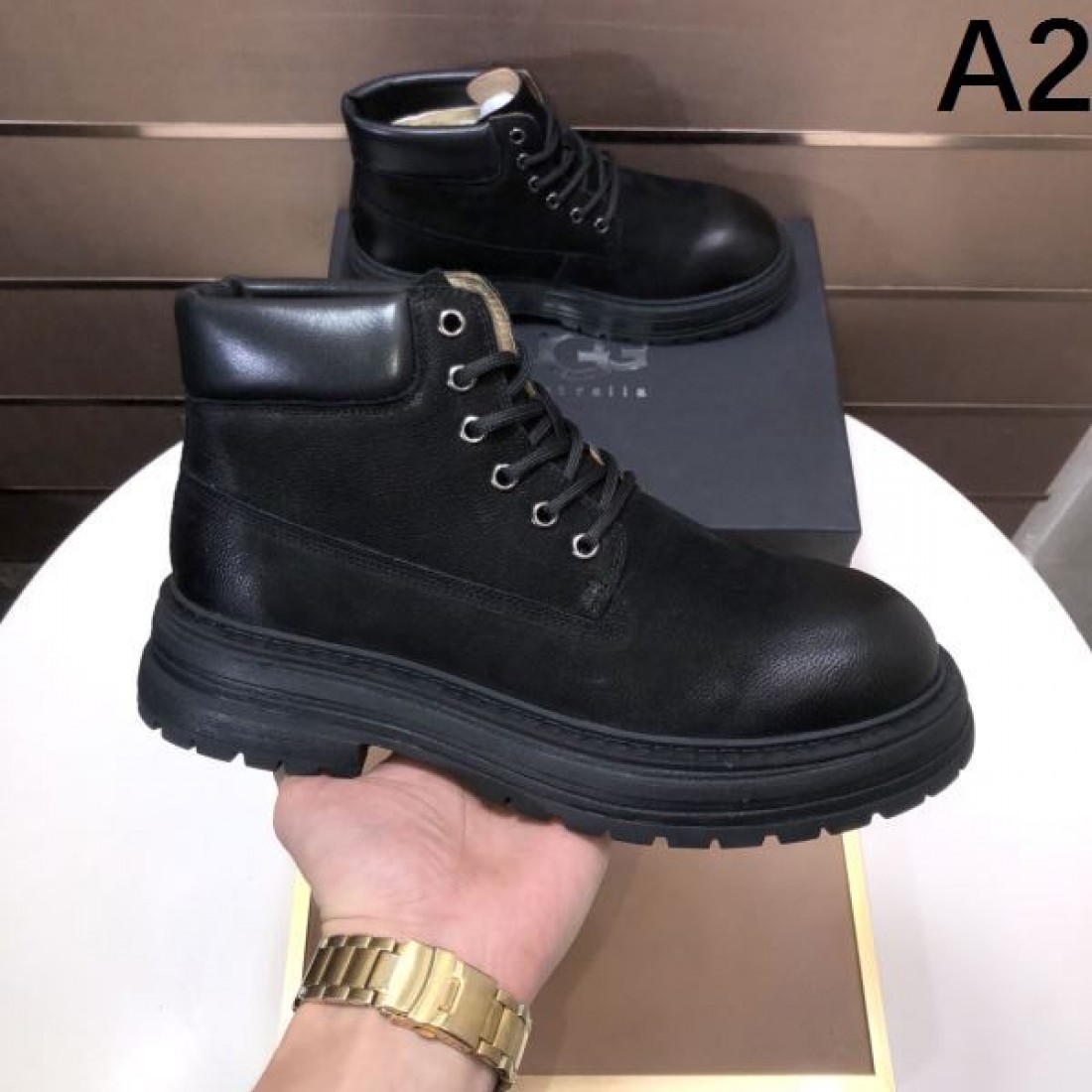 タフ クラシック UGG アグ コピー ワークブーツ キャメルイエロー ヌバックレザー レースアップ仕様 厚底ラグソール 防滑性強い アウトドアスタイル