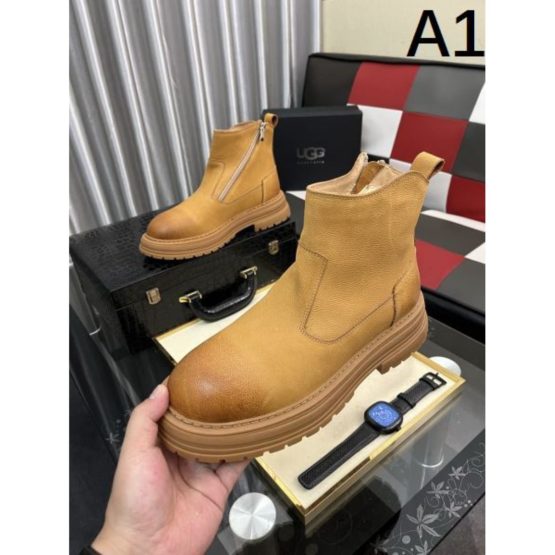 上品 UGG アグ コピー チェルシーブーツ ベージュカラー スエード素材 サイドゴアデザイン 厚底ラバーソール 軽やか快適 デイリー使い