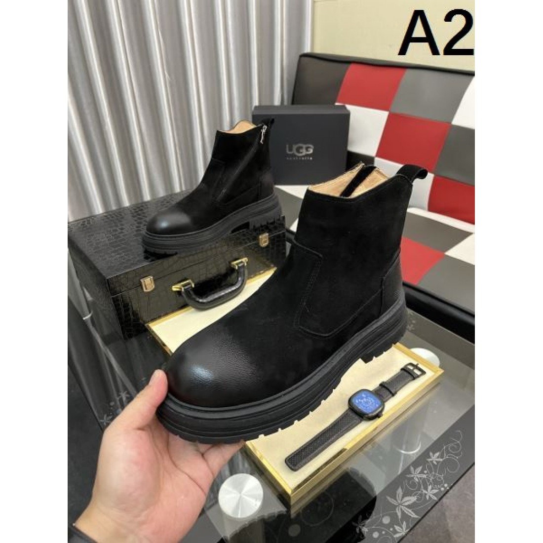 上品 UGG アグ コピー チェルシーブーツ ベージュカラー スエード素材 サイドゴアデザイン 厚底ラバーソール 軽やか快適 デイリー使い