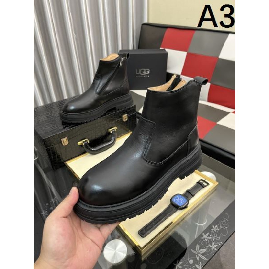上品 UGG アグ コピー チェルシーブーツ ベージュカラー スエード素材 サイドゴアデザイン 厚底ラバーソール 軽やか快適 デイリー使い