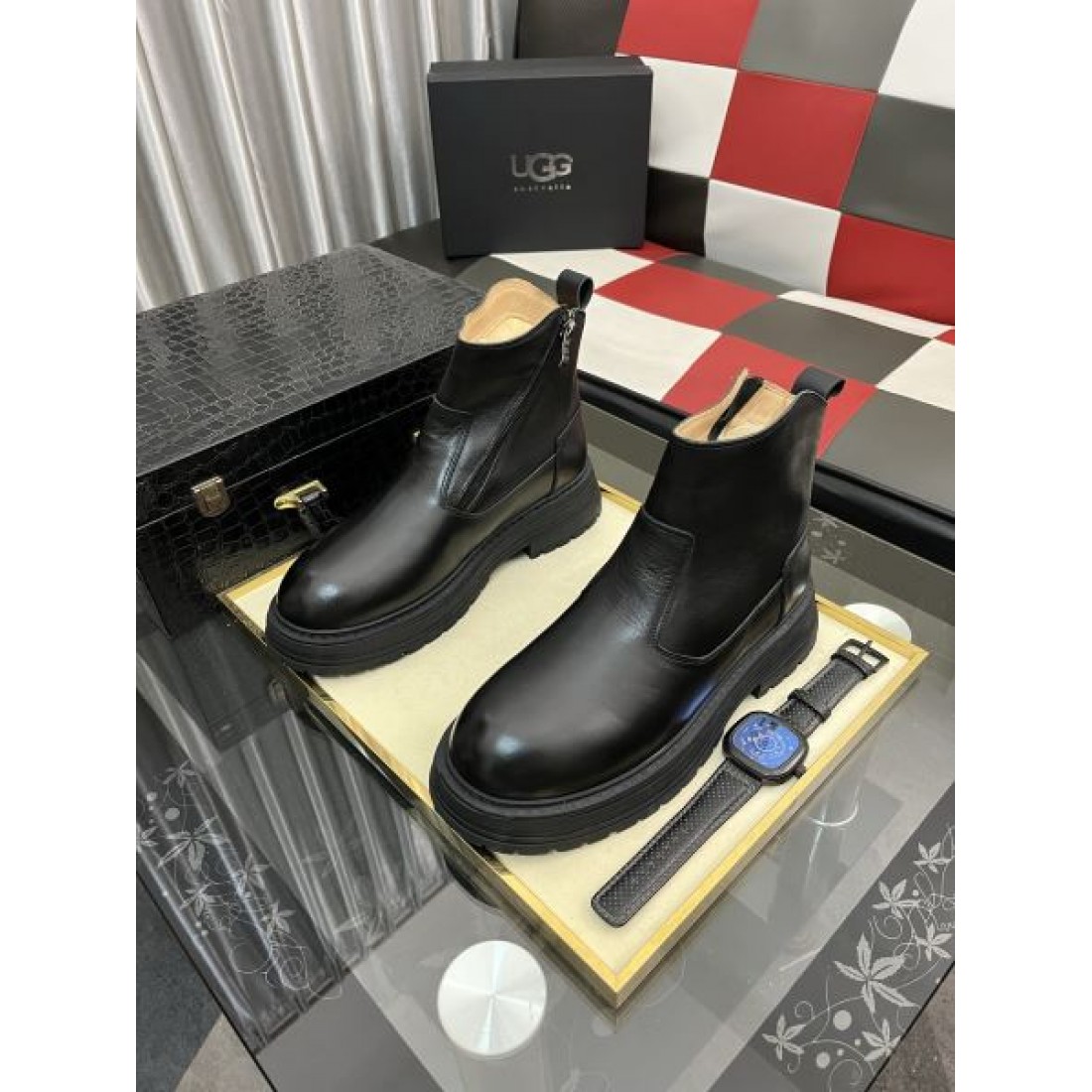 上品 UGG アグ コピー チェルシーブーツ ベージュカラー スエード素材 サイドゴアデザイン 厚底ラバーソール 軽やか快適 デイリー使い