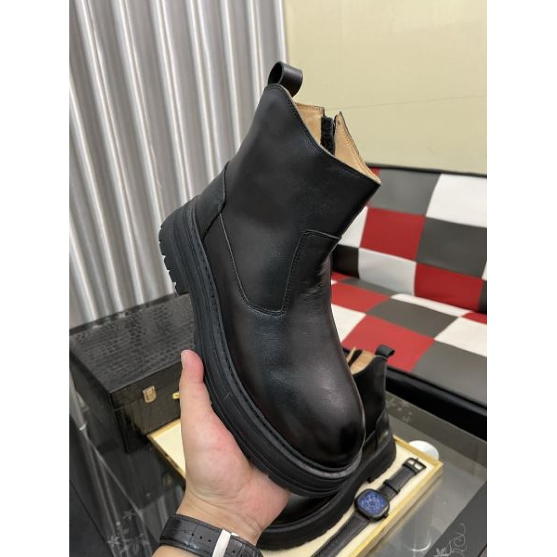 上品 UGG アグ コピー チェルシーブーツ ベージュカラー スエード素材 サイドゴアデザイン 厚底ラバーソール 軽やか快適 デイリー使い