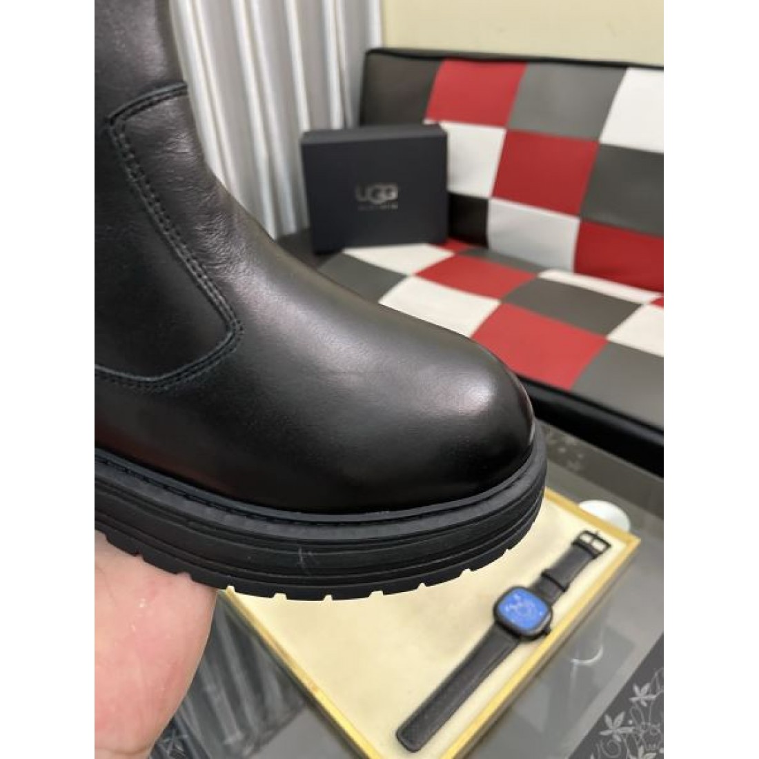 上品 UGG アグ コピー チェルシーブーツ ベージュカラー スエード素材 サイドゴアデザイン 厚底ラバーソール 軽やか快適 デイリー使い