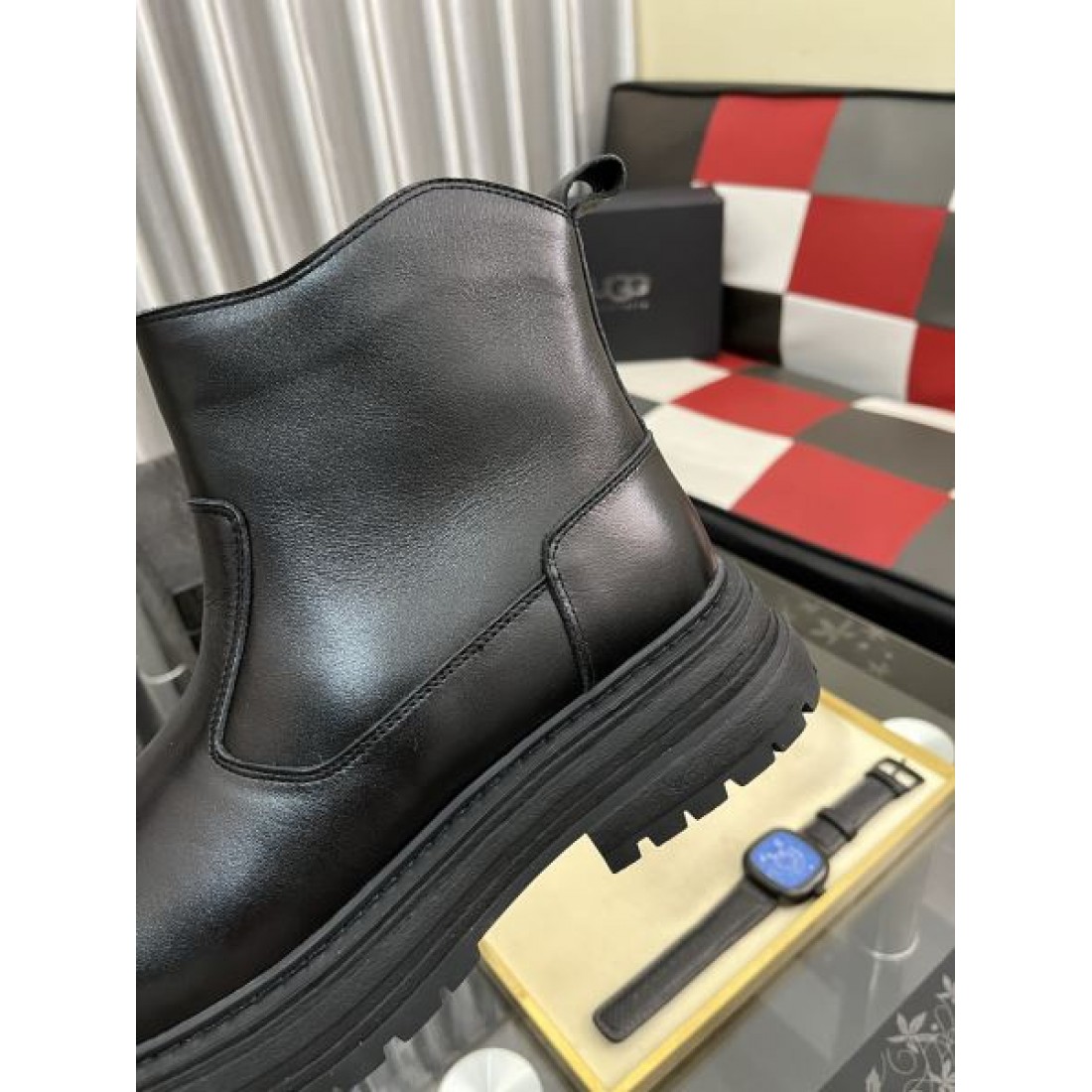 上品 UGG アグ コピー チェルシーブーツ ベージュカラー スエード素材 サイドゴアデザイン 厚底ラバーソール 軽やか快適 デイリー使い