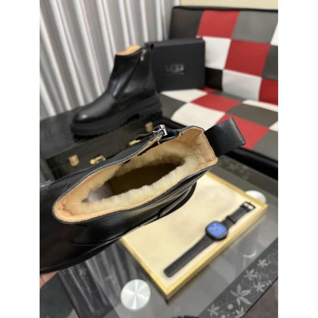 上品 UGG アグ コピー チェルシーブーツ ベージュカラー スエード素材 サイドゴアデザイン 厚底ラバーソール 軽やか快適 デイリー使い