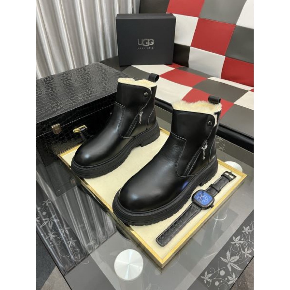 カジュアル 実用 UGG アグ コピー ワークブーツ ブラック配色 厚底設計 グリップ力強いラバーソール 足首フィット構造 耐久性優秀 秋冬定番