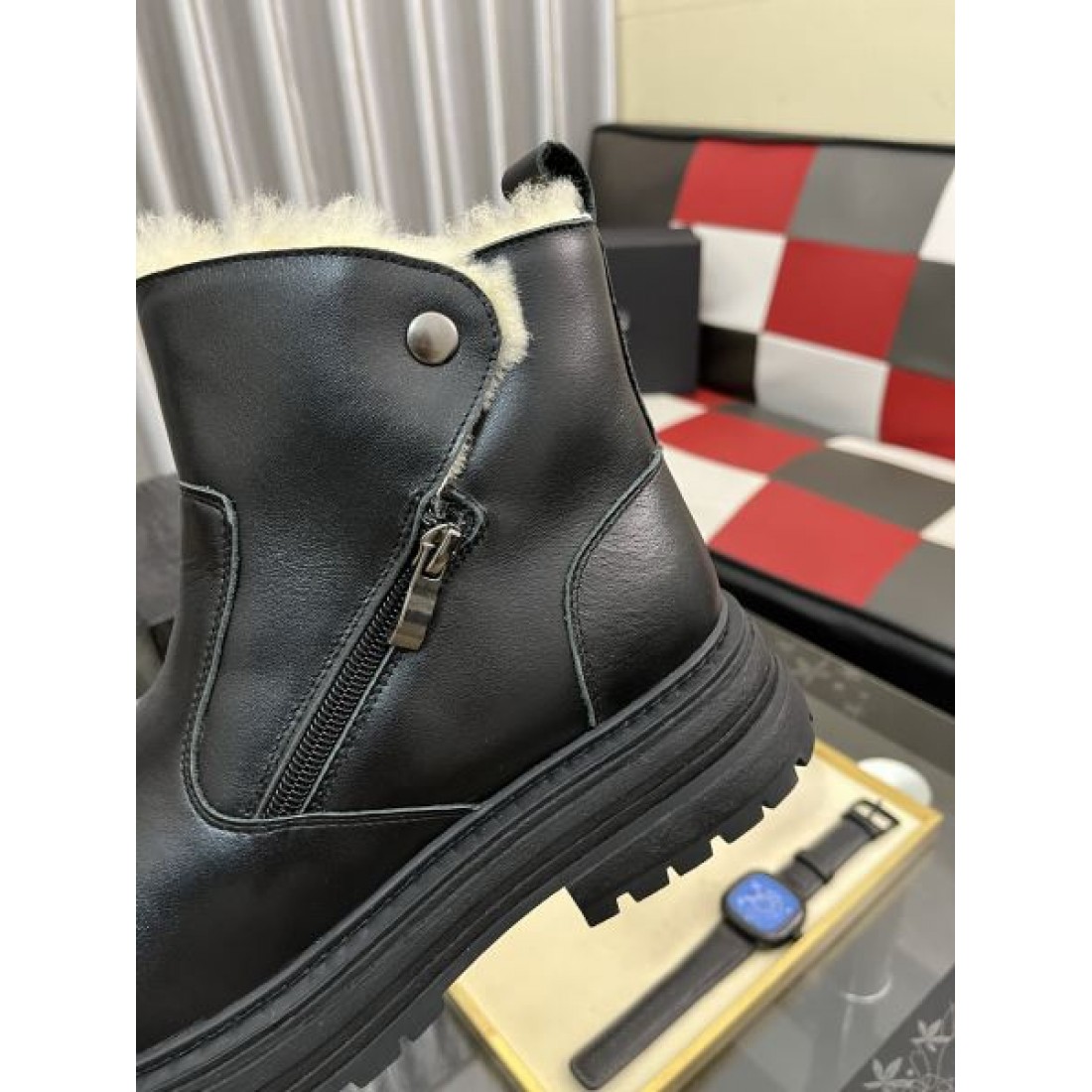 カジュアル 実用 UGG アグ コピー ワークブーツ ブラック配色 厚底設計 グリップ力強いラバーソール 足首フィット構造 耐久性優秀 秋冬定番