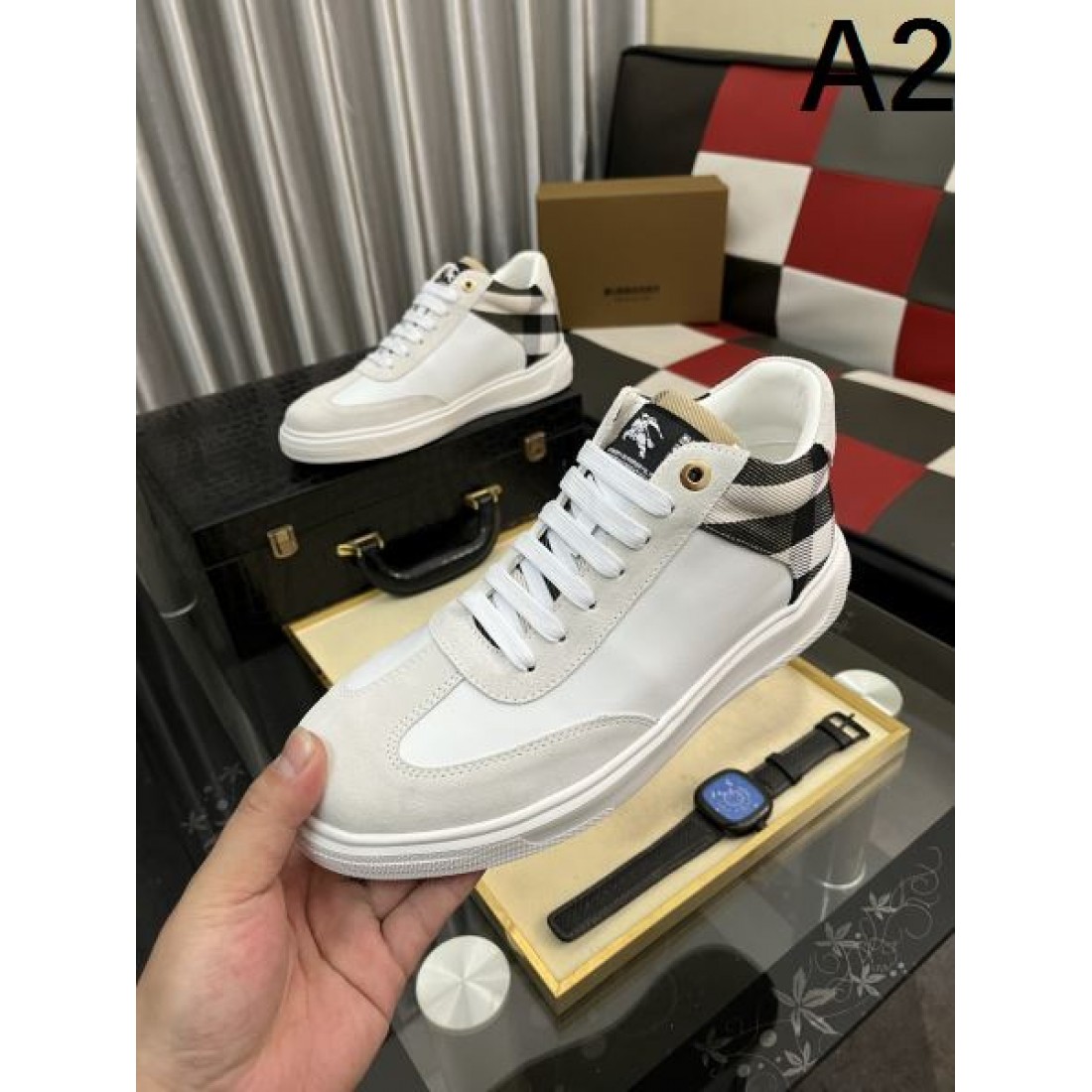 Burberry バーバリー コピー メンズチェックハイカットスニーカー ブラックベース ロゴ入りタン 個性派カジュアル