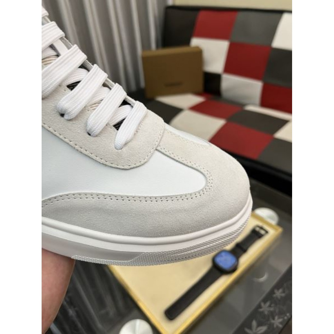 Burberry バーバリー コピー メンズチェックハイカットスニーカー ブラックベース ロゴ入りタン 個性派カジュアル