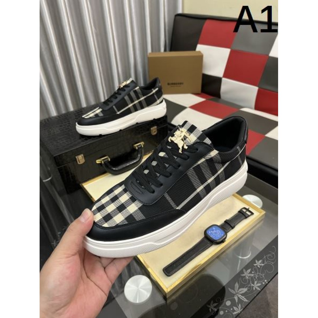 チェックプリント ブラックベース ロゴメタル装飾 Burberry バーバリー コピー スニーカー モードカジュアル