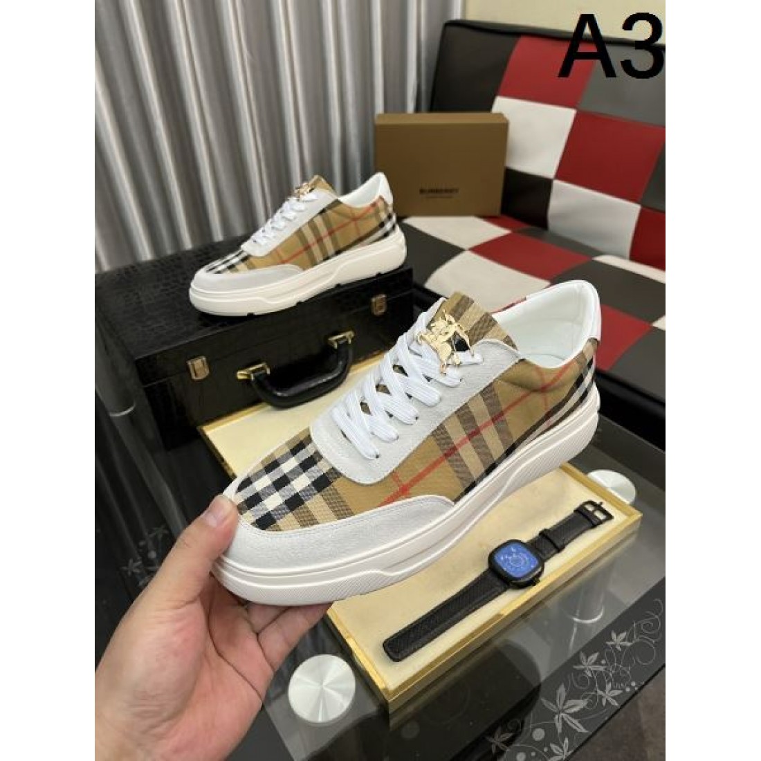 チェックプリント ブラックベース ロゴメタル装飾 Burberry バーバリー コピー スニーカー モードカジュアル