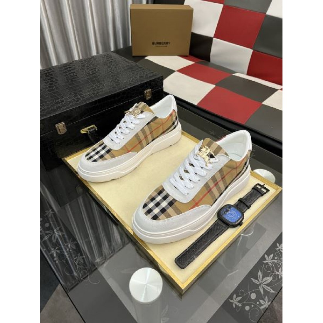 チェックプリント ブラックベース ロゴメタル装飾 Burberry バーバリー コピー スニーカー モードカジュアル