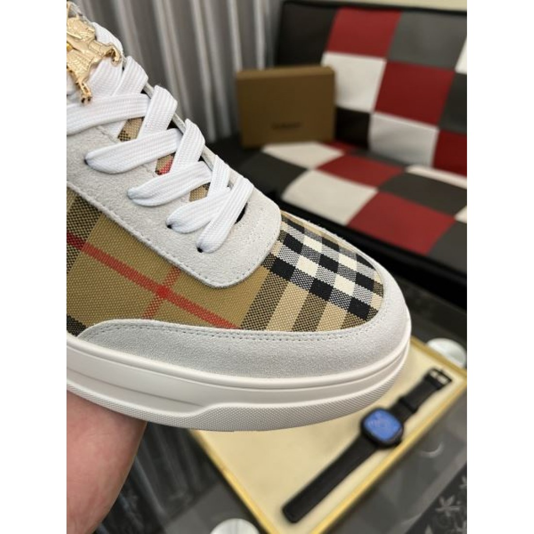 チェックプリント ブラックベース ロゴメタル装飾 Burberry バーバリー コピー スニーカー モードカジュアル