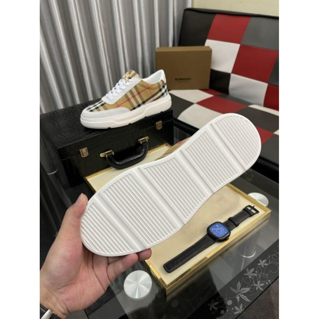 チェックプリント ブラックベース ロゴメタル装飾 Burberry バーバリー コピー スニーカー モードカジュアル