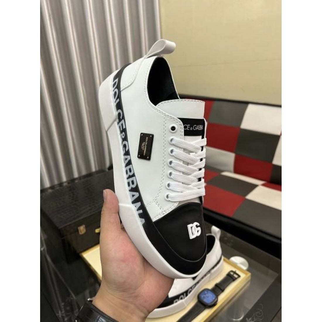 ローカット ロゴテープソール ブラックトゥ 白レザー調 Dolce&Gabbana ドルチェ＆ガッバーナ コピー スニーカー 2026足元主役