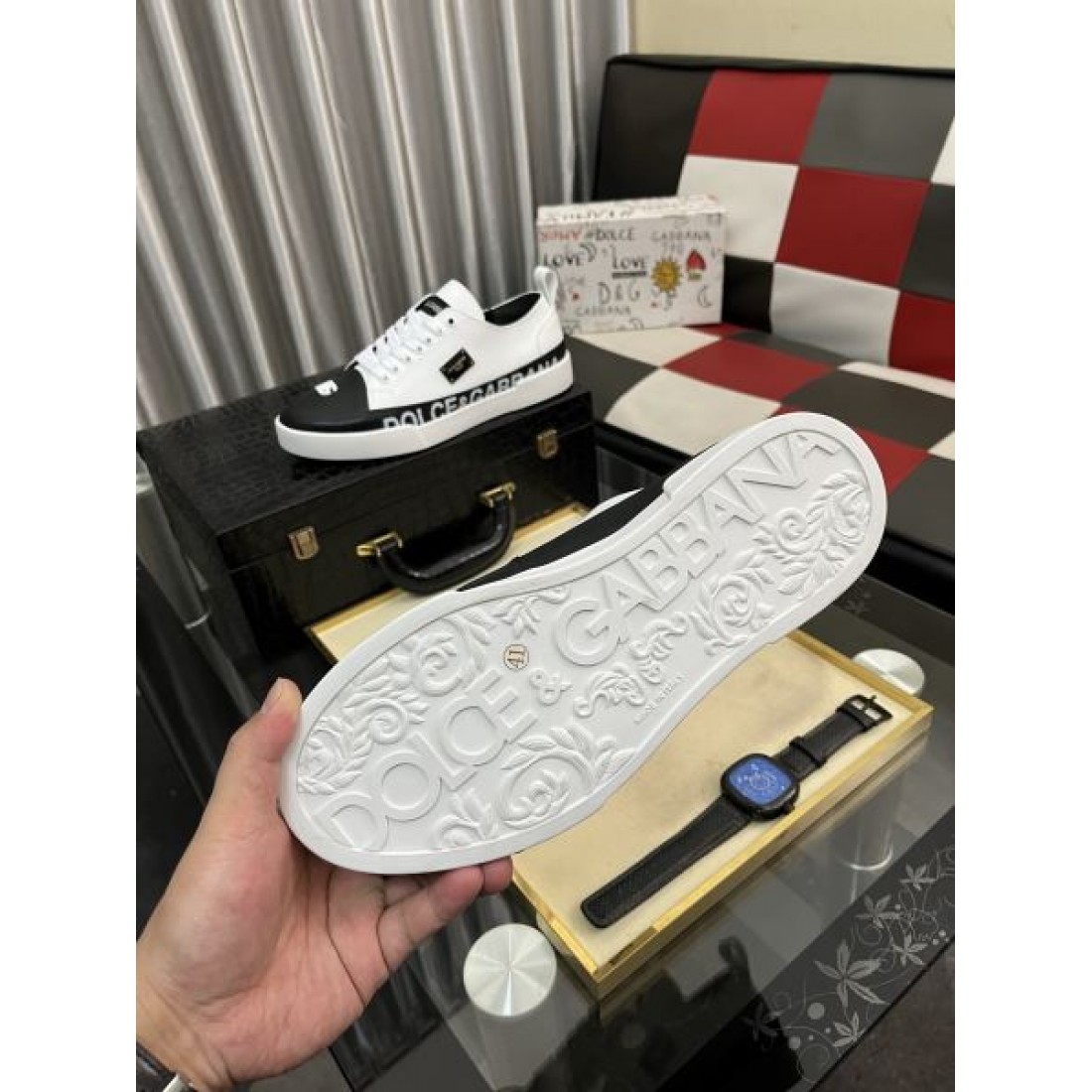 ローカット ロゴテープソール ブラックトゥ 白レザー調 Dolce&Gabbana ドルチェ＆ガッバーナ コピー スニーカー 2026足元主役