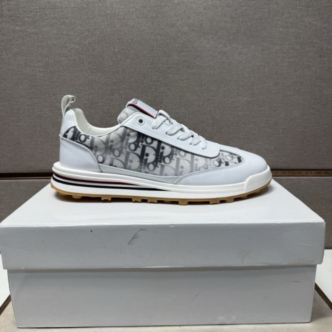 端正 エレガンス 格調 DIOR ディオール コピー カジュアルシューズ 品格