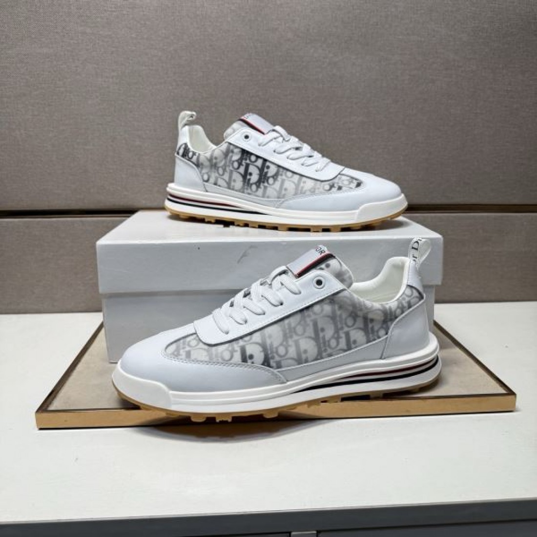 端正 エレガンス 格調 DIOR ディオール コピー カジュアルシューズ 品格