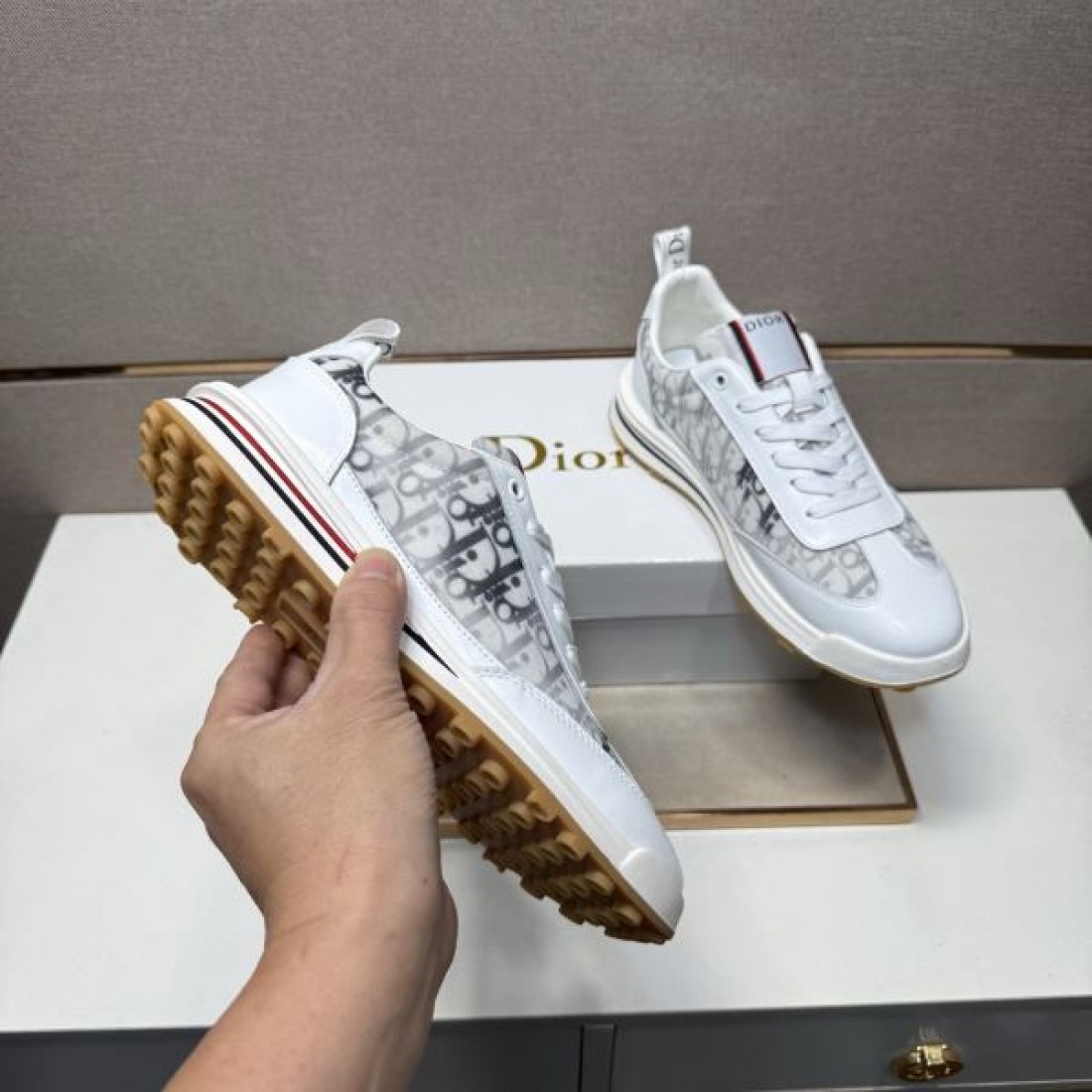 端正 エレガンス 格調 DIOR ディオール コピー カジュアルシューズ 品格