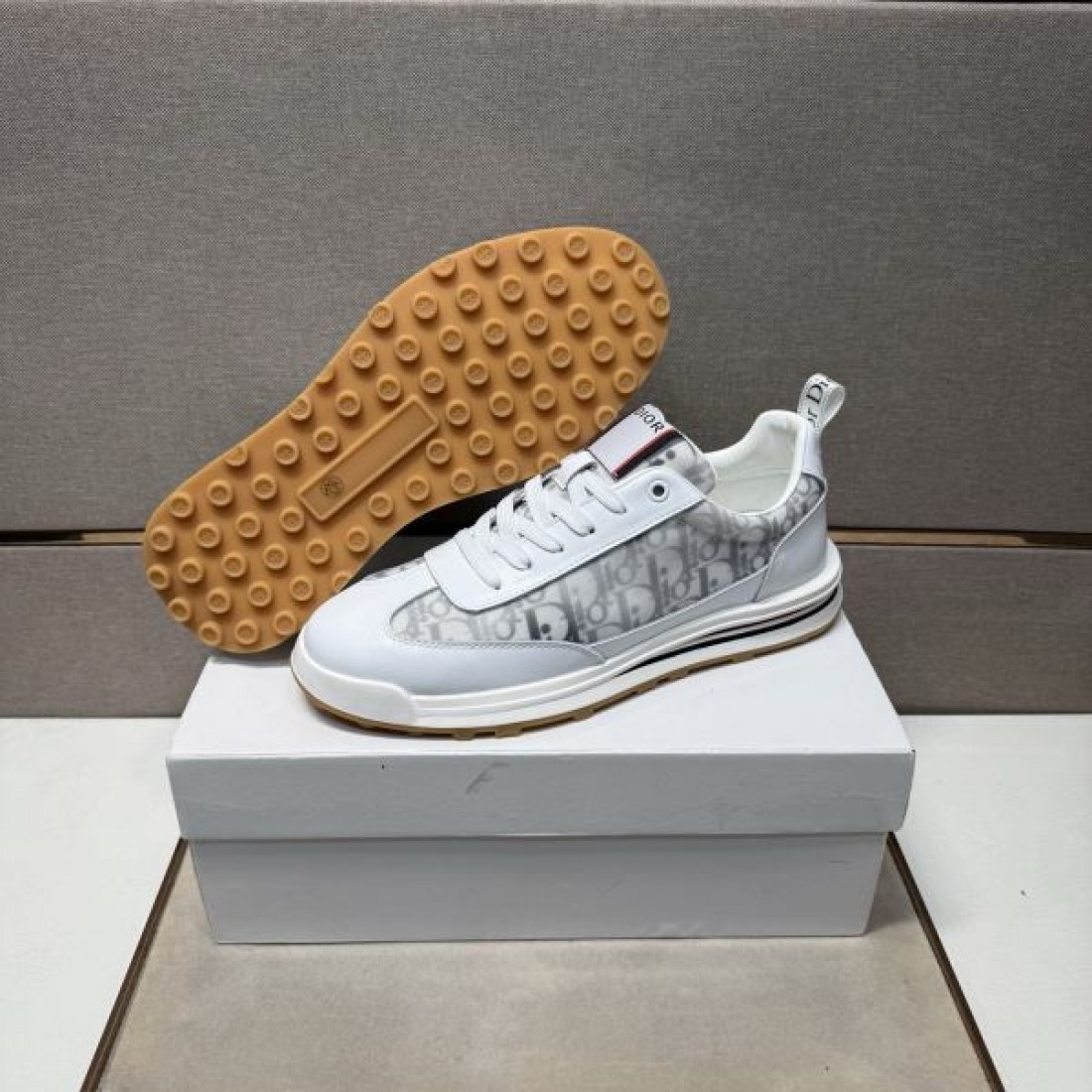 端正 エレガンス 格調 DIOR ディオール コピー カジュアルシューズ 品格