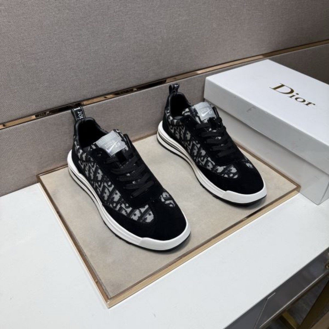 上品 シンプル 高級 DIOR ディオール コピー カジュアルシューズ 落ち着き