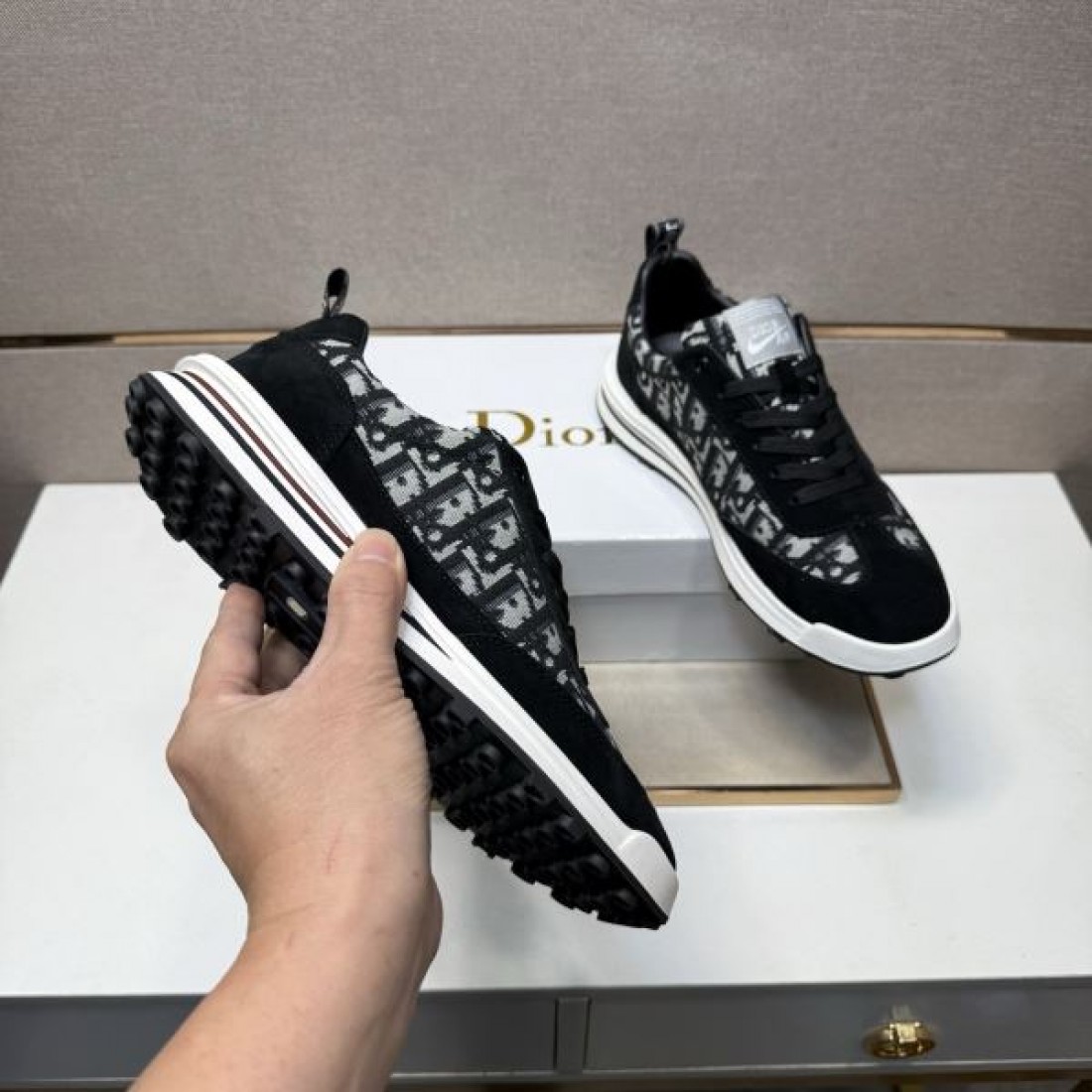 上品 シンプル 高級 DIOR ディオール コピー カジュアルシューズ 落ち着き