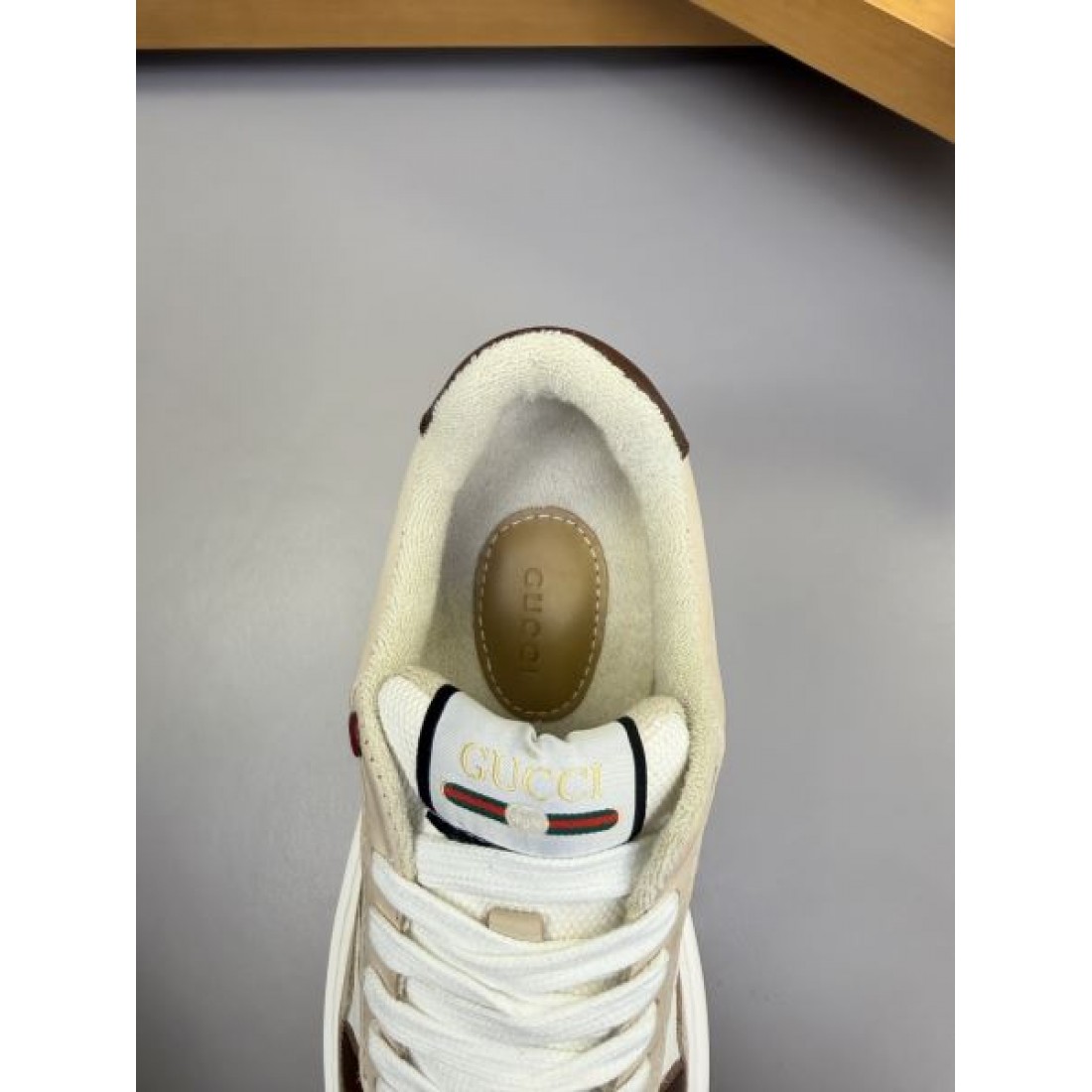 モダン 上質 GUCCI グッチ スーパーコピー カジュアルシューズ 洗練 都会的