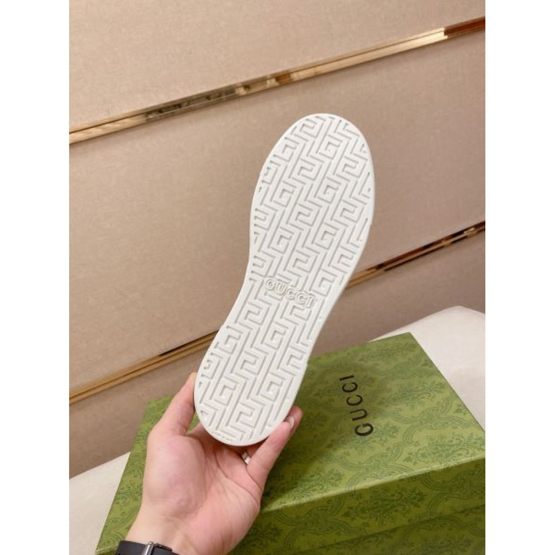 エレガント 上質 GUCCI グッチ スーパーコピー カジュアルシューズ 大人向け 洗練