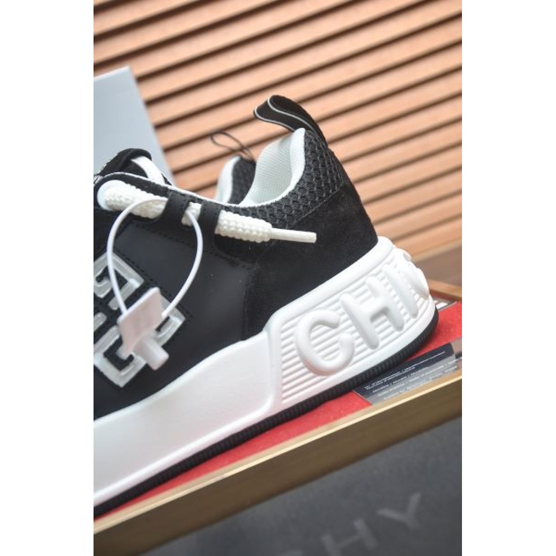  個性的 モダン GIVENCHY ジバンシィ コピー カジュアルシューズ 存在感 クール