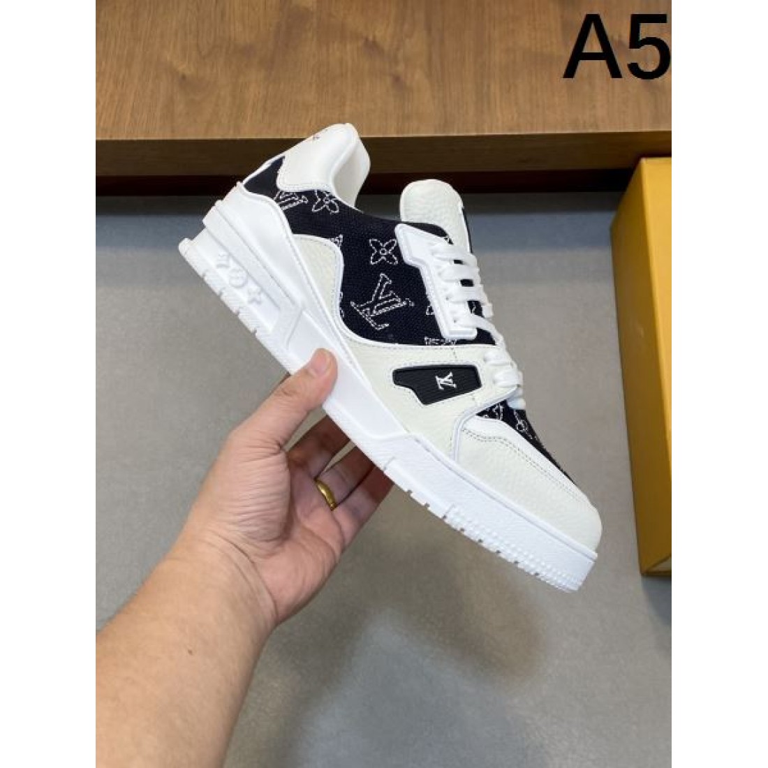 クラシック 高級感 LOUIS VUITTON ルイヴィトン コピー カジュアルシューズ 気品 