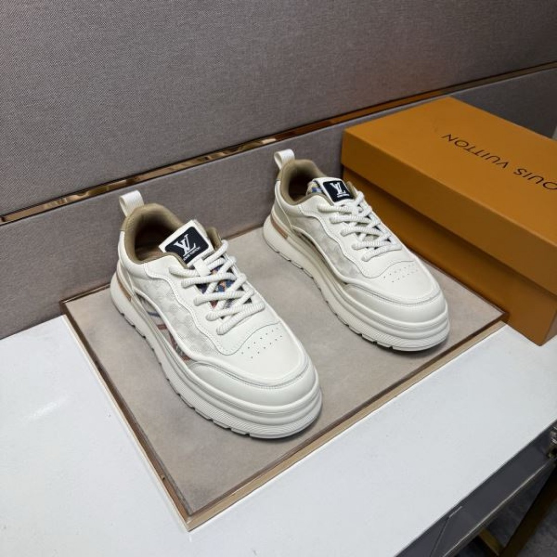 シンプル 上質 LOUIS VUITTON ルイヴィトン コピー カジュアルシューズ 落ち着き