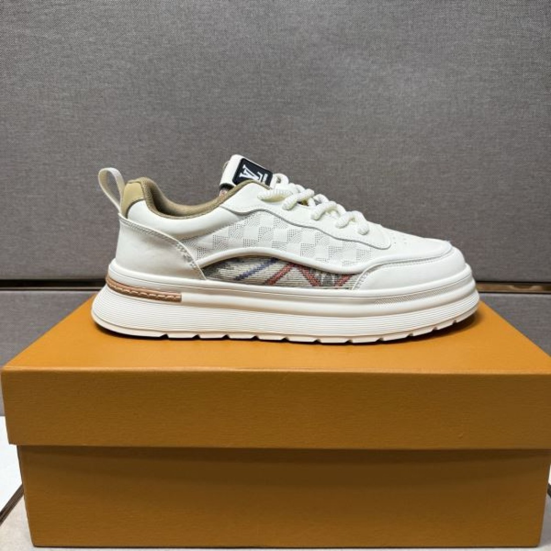 シンプル 上質 LOUIS VUITTON ルイヴィトン コピー カジュアルシューズ 落ち着き