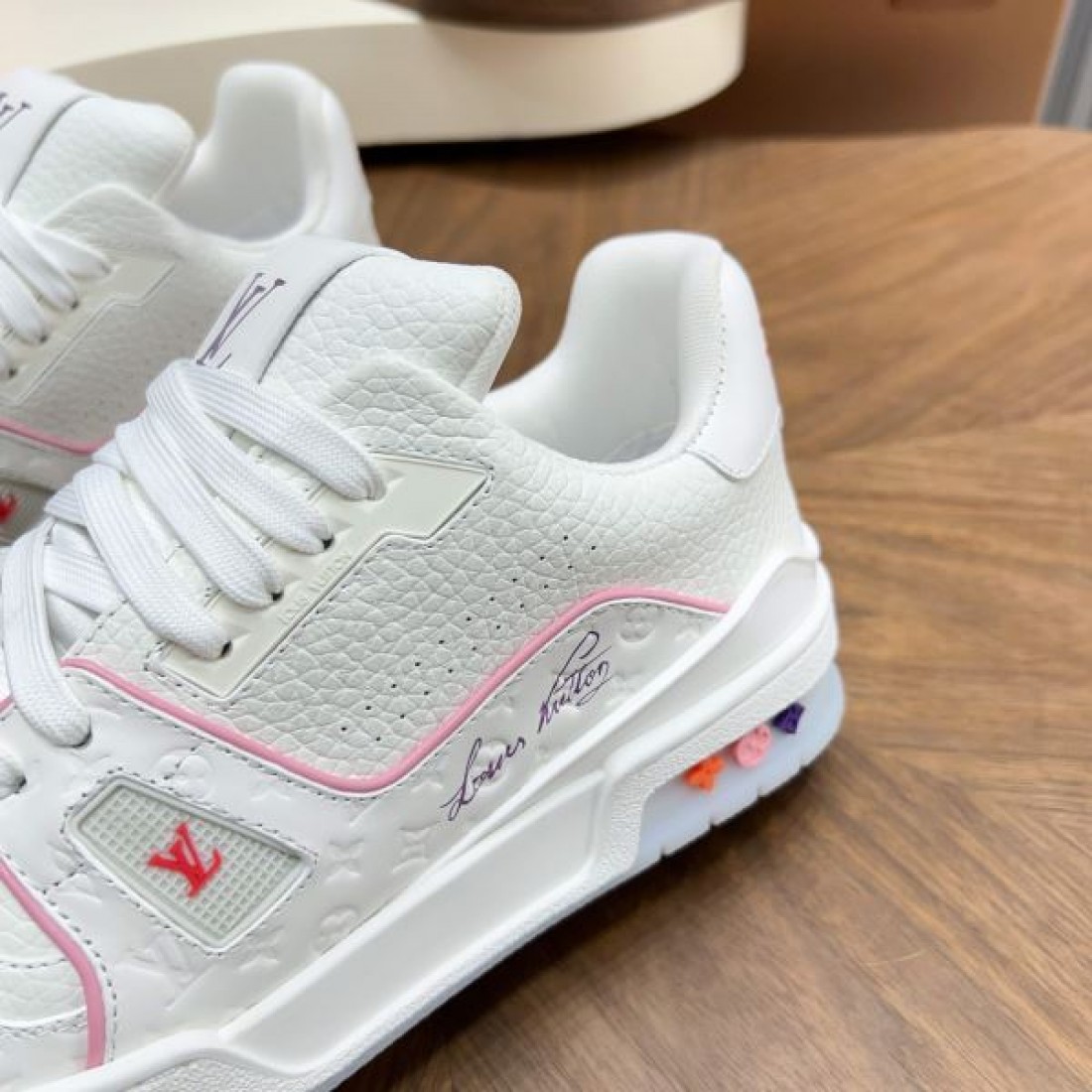 ラグジュアリー 王道 LOUIS VUITTON ルイヴィトン コピー カジュアルシューズ 上品