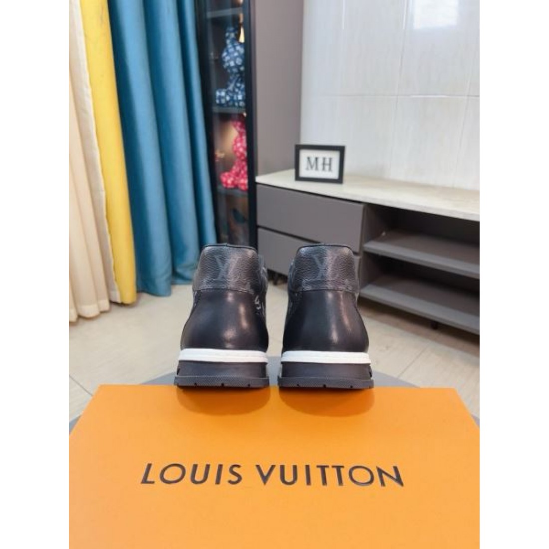上質 高級感 LOUIS VUITTON ルイヴィトン コピー カジュアルシューズ 洗練 定番