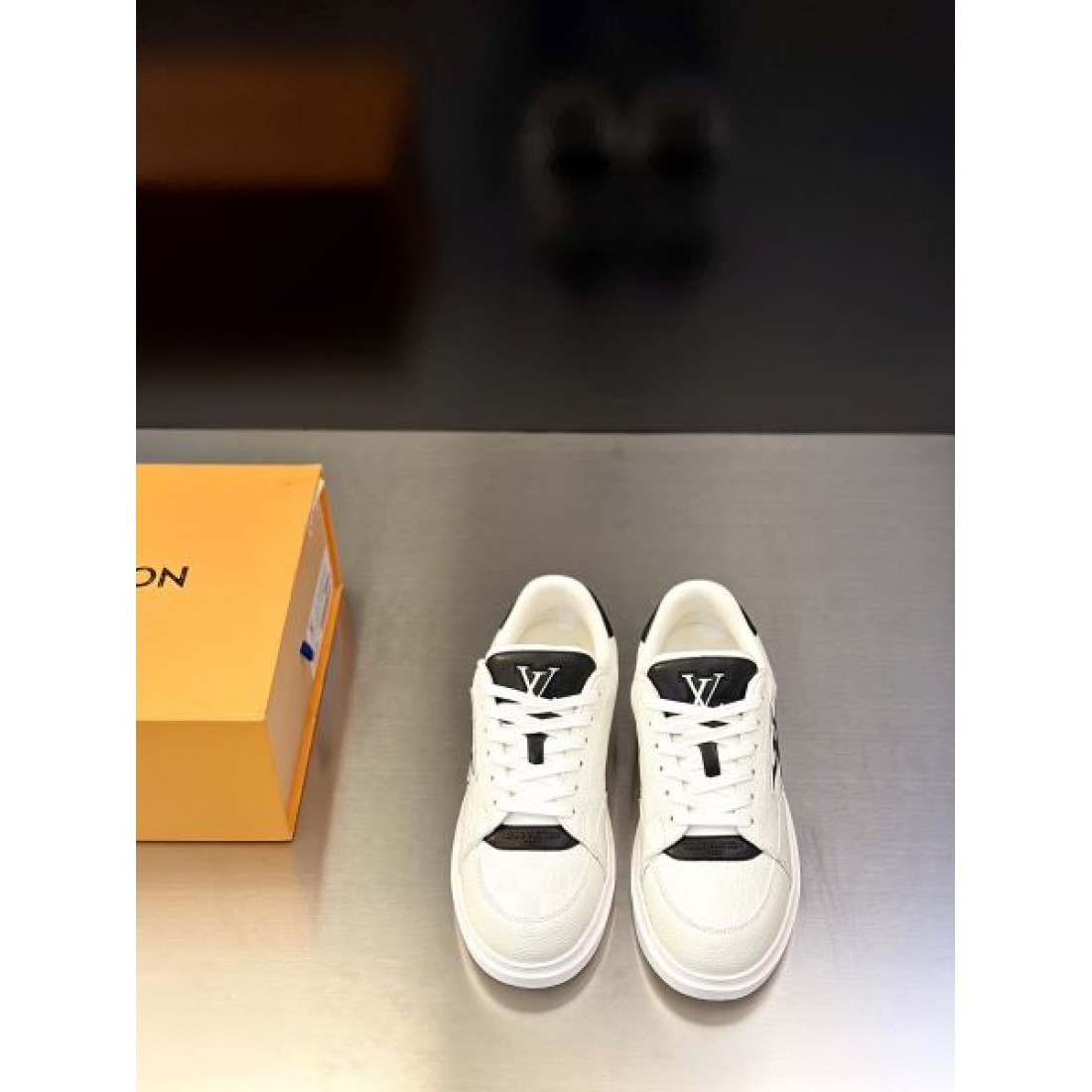 王道 ラグジュアリー LOUIS VUITTON ルイヴィトン コピー カジュアルシューズ 安定感 人気