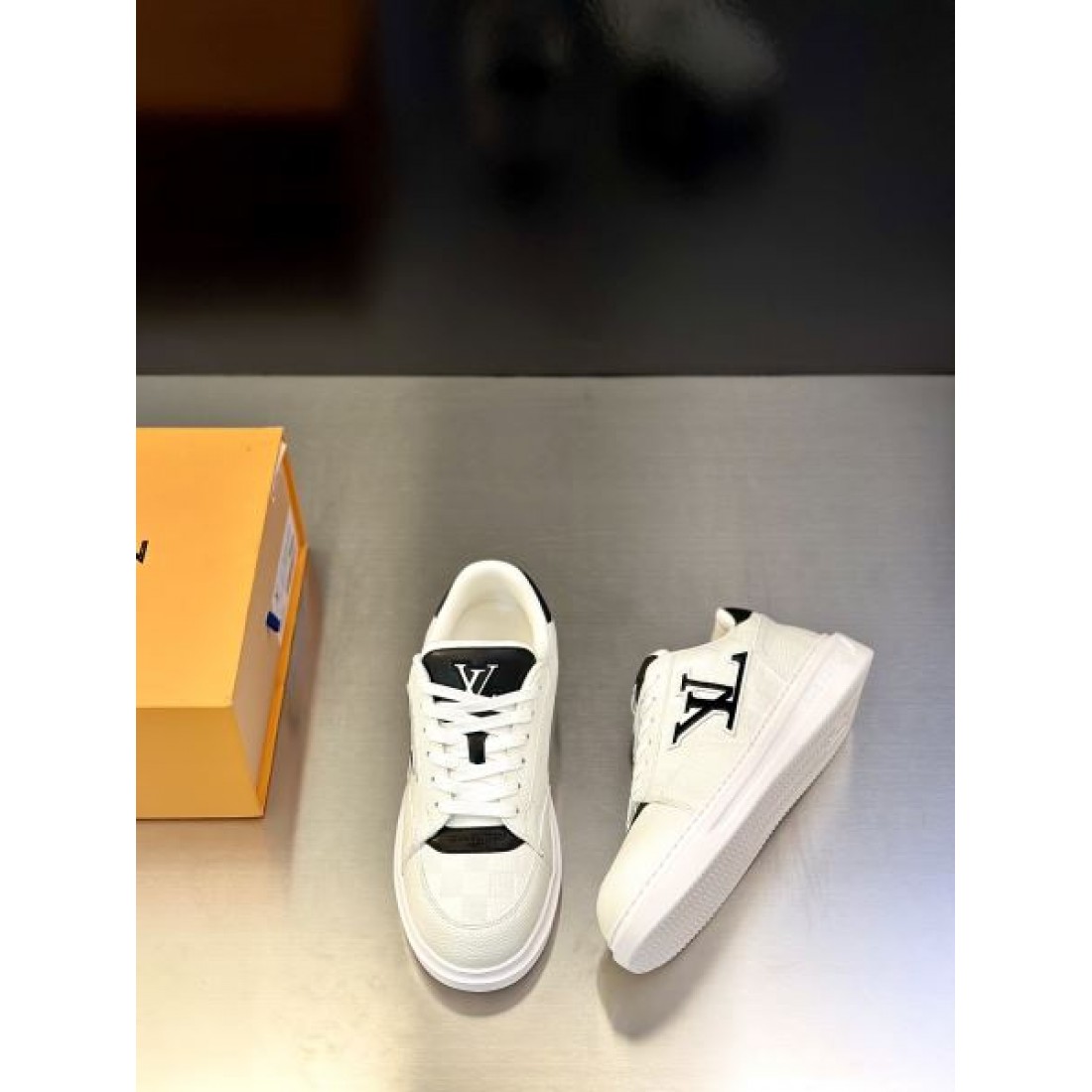 王道 ラグジュアリー LOUIS VUITTON ルイヴィトン コピー カジュアルシューズ 安定感 人気