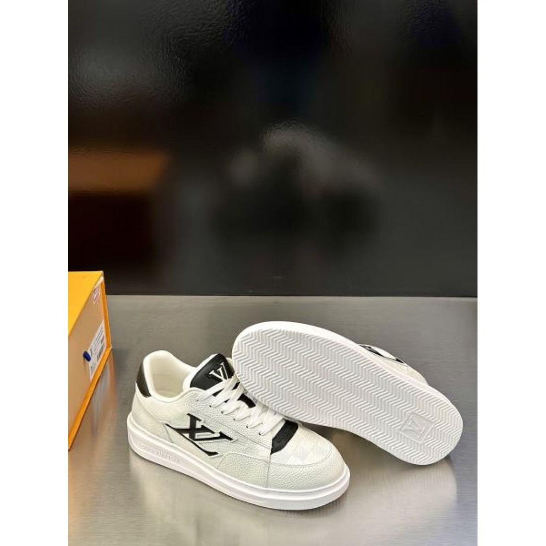 王道 ラグジュアリー LOUIS VUITTON ルイヴィトン コピー カジュアルシューズ 安定感 人気