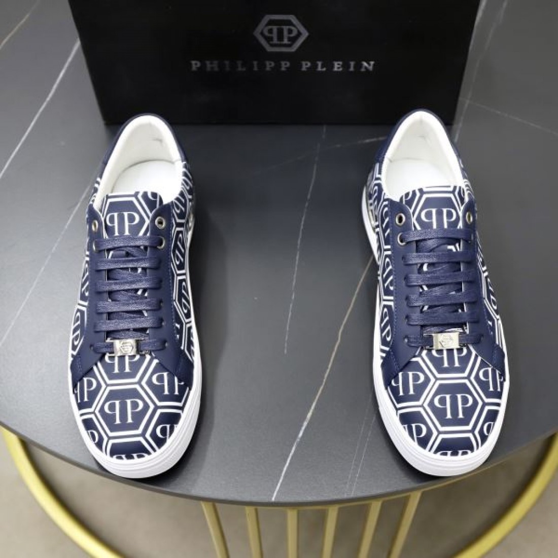 重厚感 モダン PHILIPP PLEIN フィリッププレイン コピー カジュアルシューズ クラス感 強調