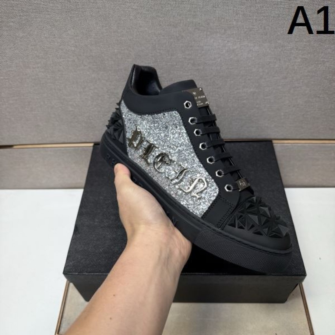 個性派 高級感 PHILIPP PLEIN フィリッププレイン コピー カジュアルシューズ 存在感