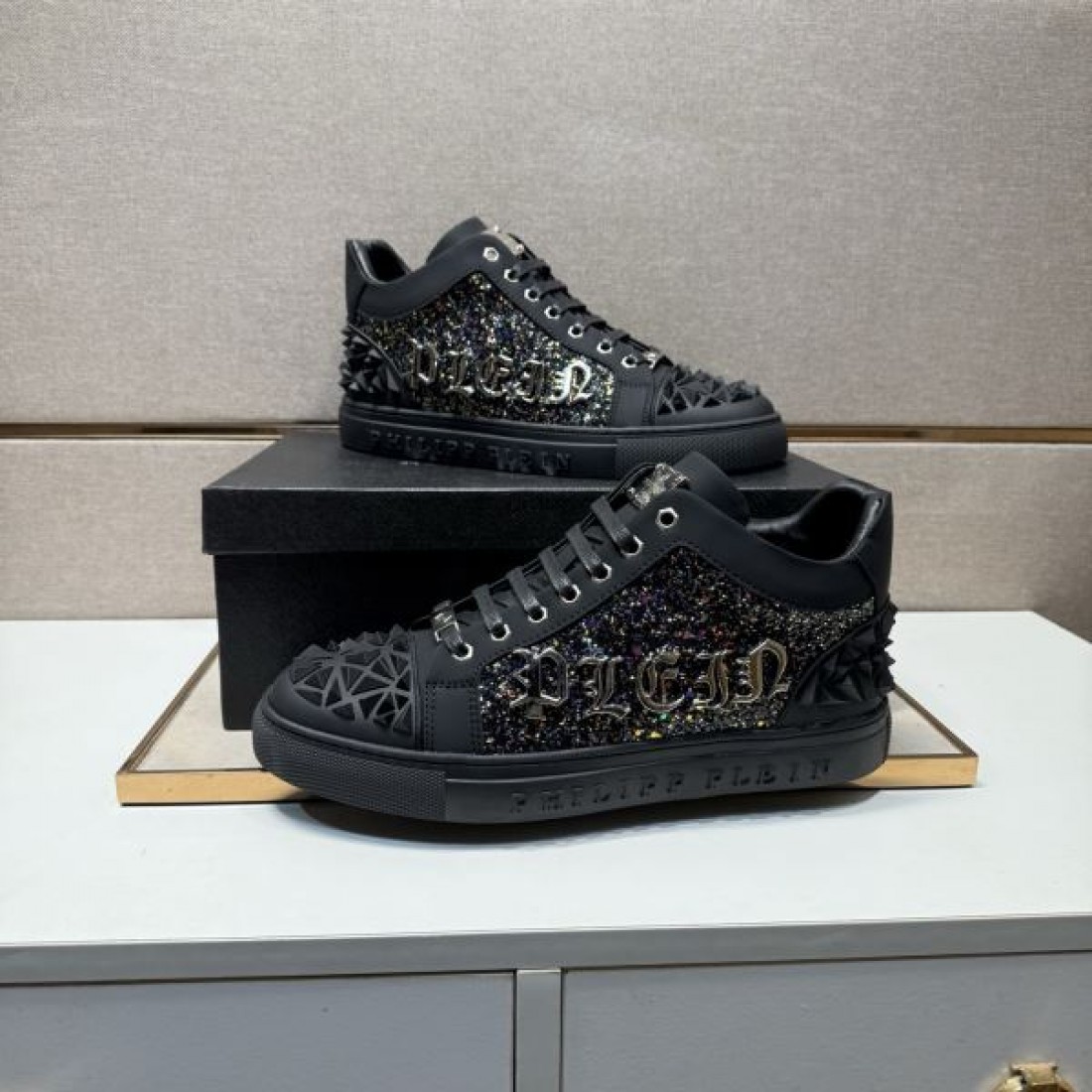 個性派 高級感 PHILIPP PLEIN フィリッププレイン コピー カジュアルシューズ 存在感