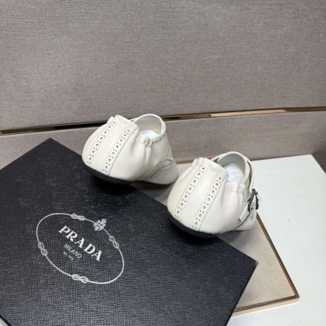 クラシック 上質 PRADA プラダ コピー カジュアルシューズ 落ち着き 定評