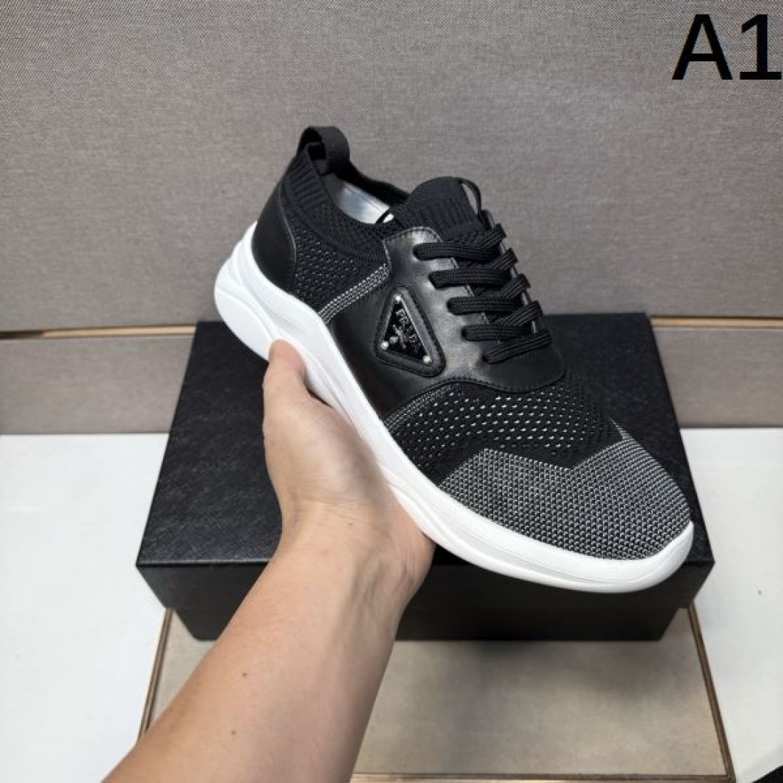 エレガント 高級感 PRADA プラダ コピー カジュアルシューズ 大人向け 上品