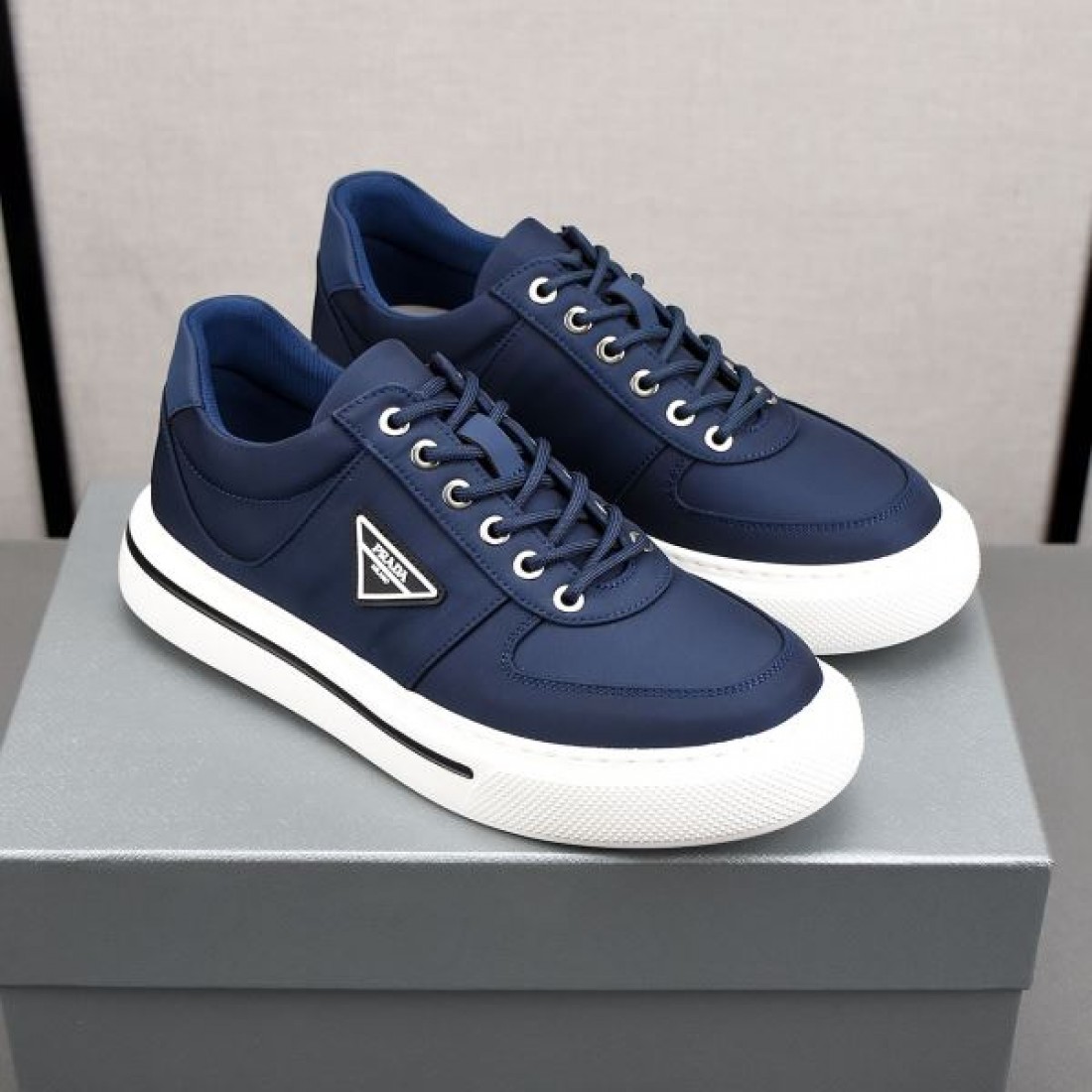 定番 高級 PRADA プラダ コピー カジュアルシューズ 上品 安定感