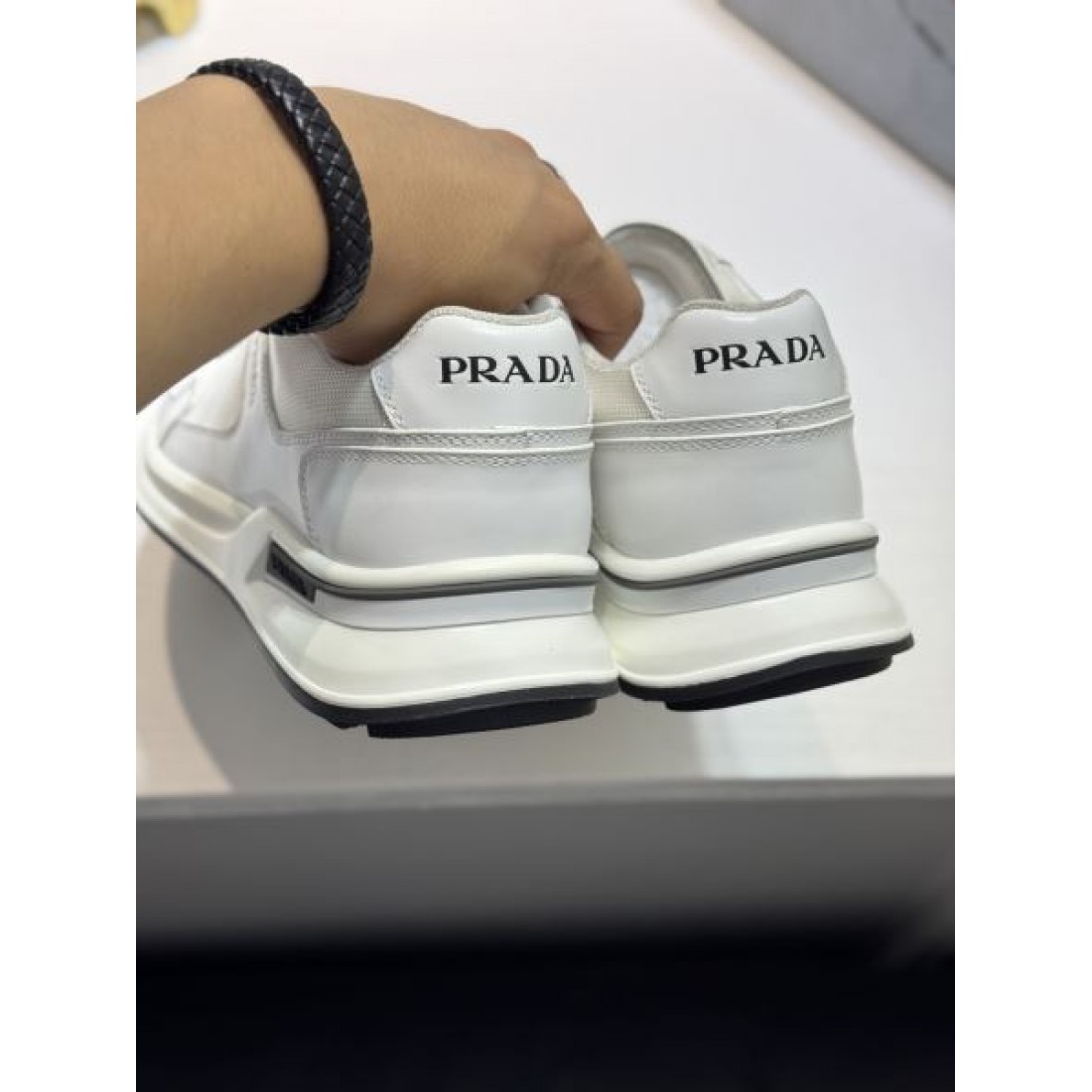 落ち着き 高品質 PRADA プラダ コピー カジュアルシューズ 端正 洗練