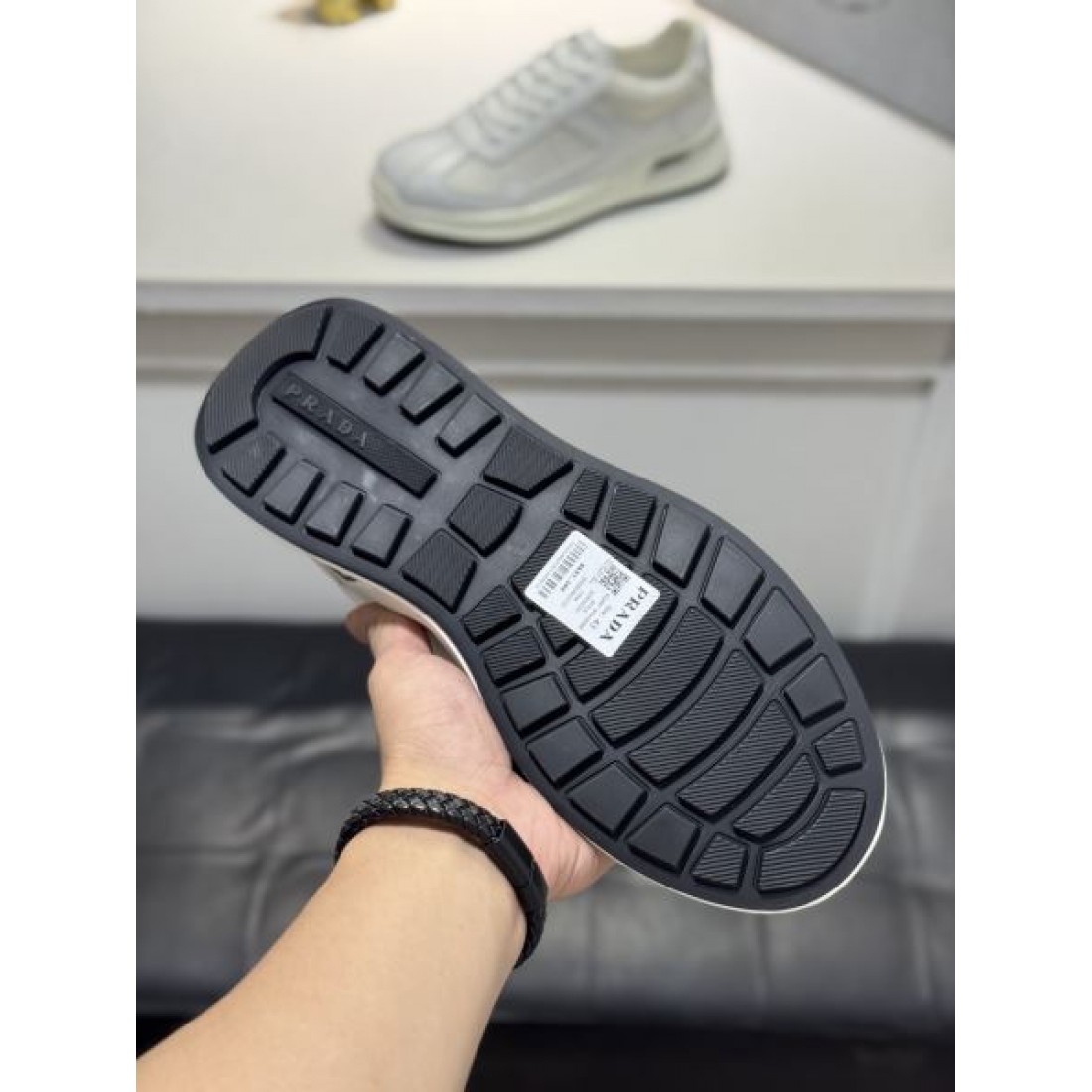 落ち着き 高品質 PRADA プラダ コピー カジュアルシューズ 端正 洗練