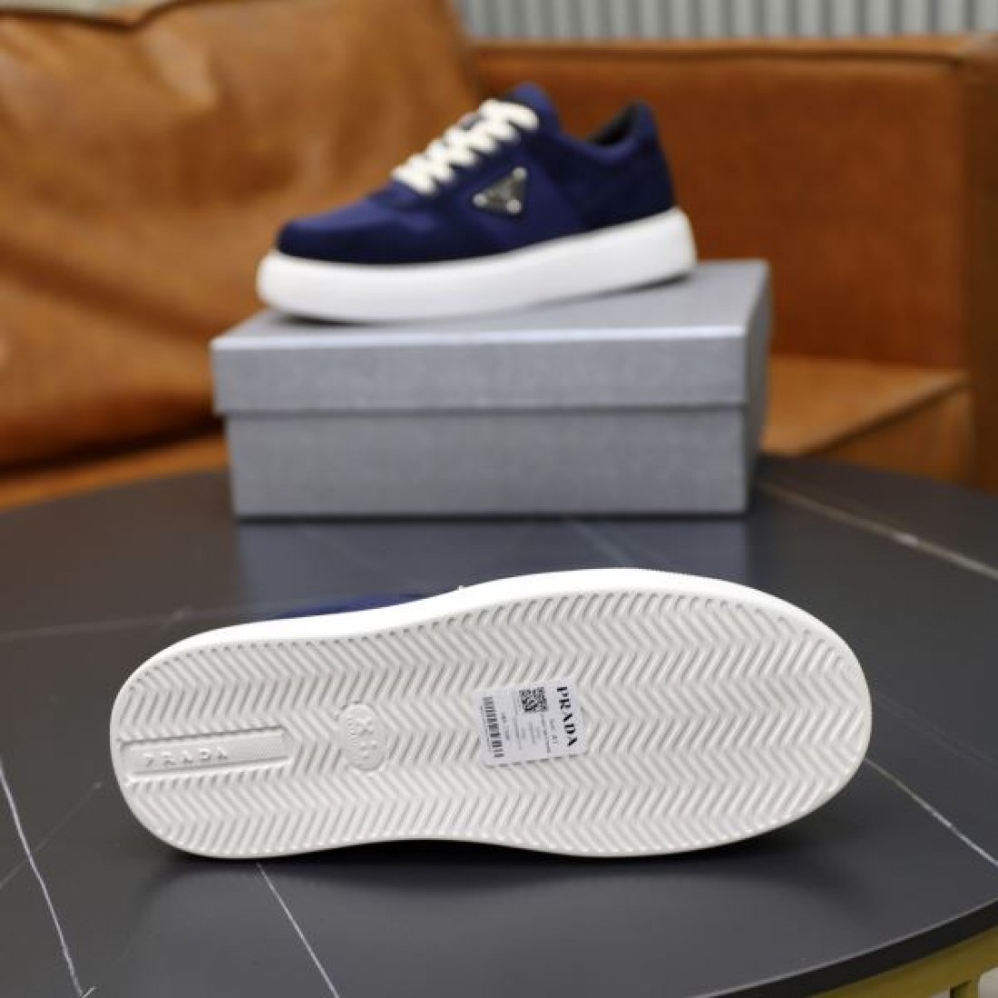 モダン 大人向け PRADA プラダ コピー カジュアルシューズ 上品 スタイリッシュ