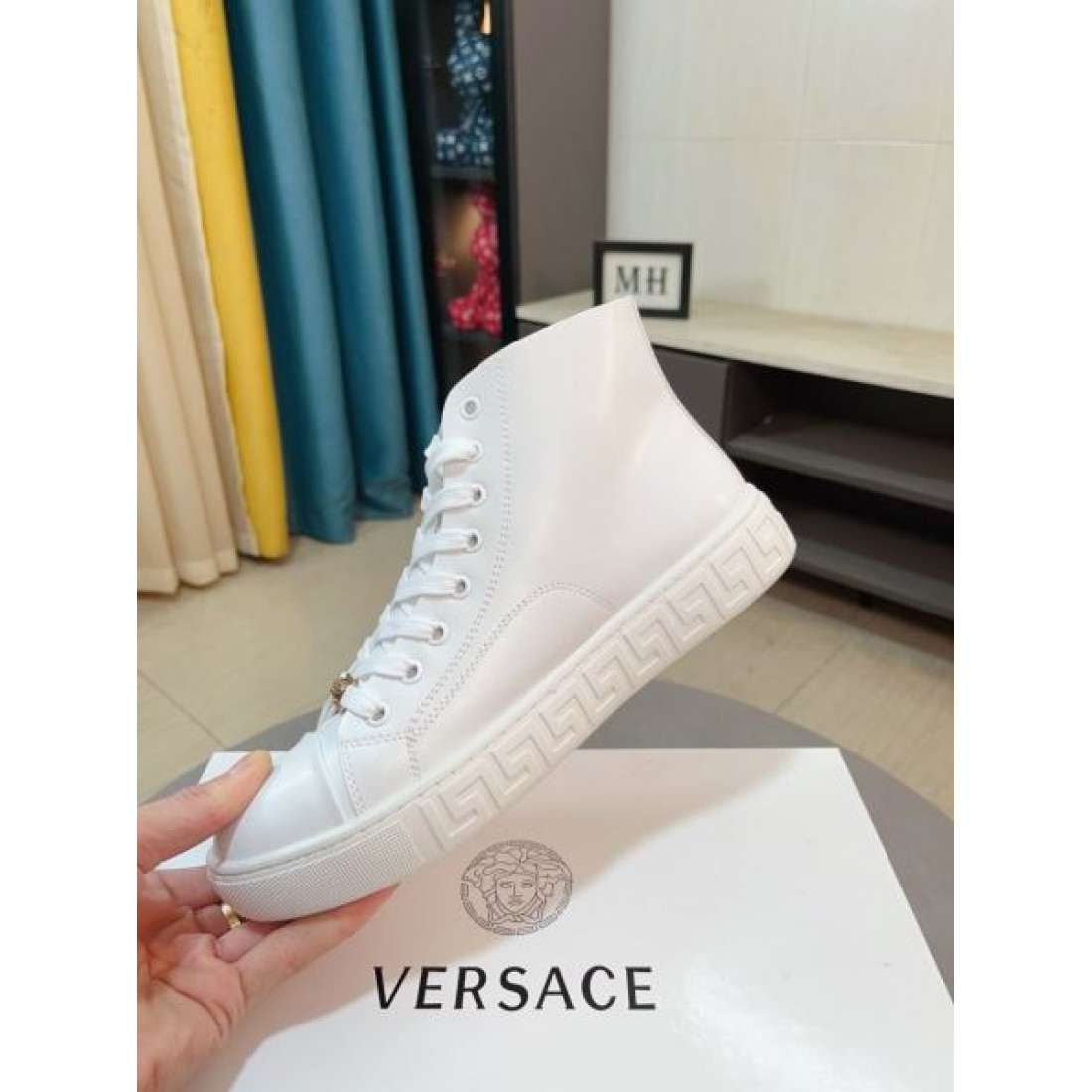 スタイリッシュ 高品質 VERSACE ヴェルサーチェ コピー カジュアルシューズ 洗練