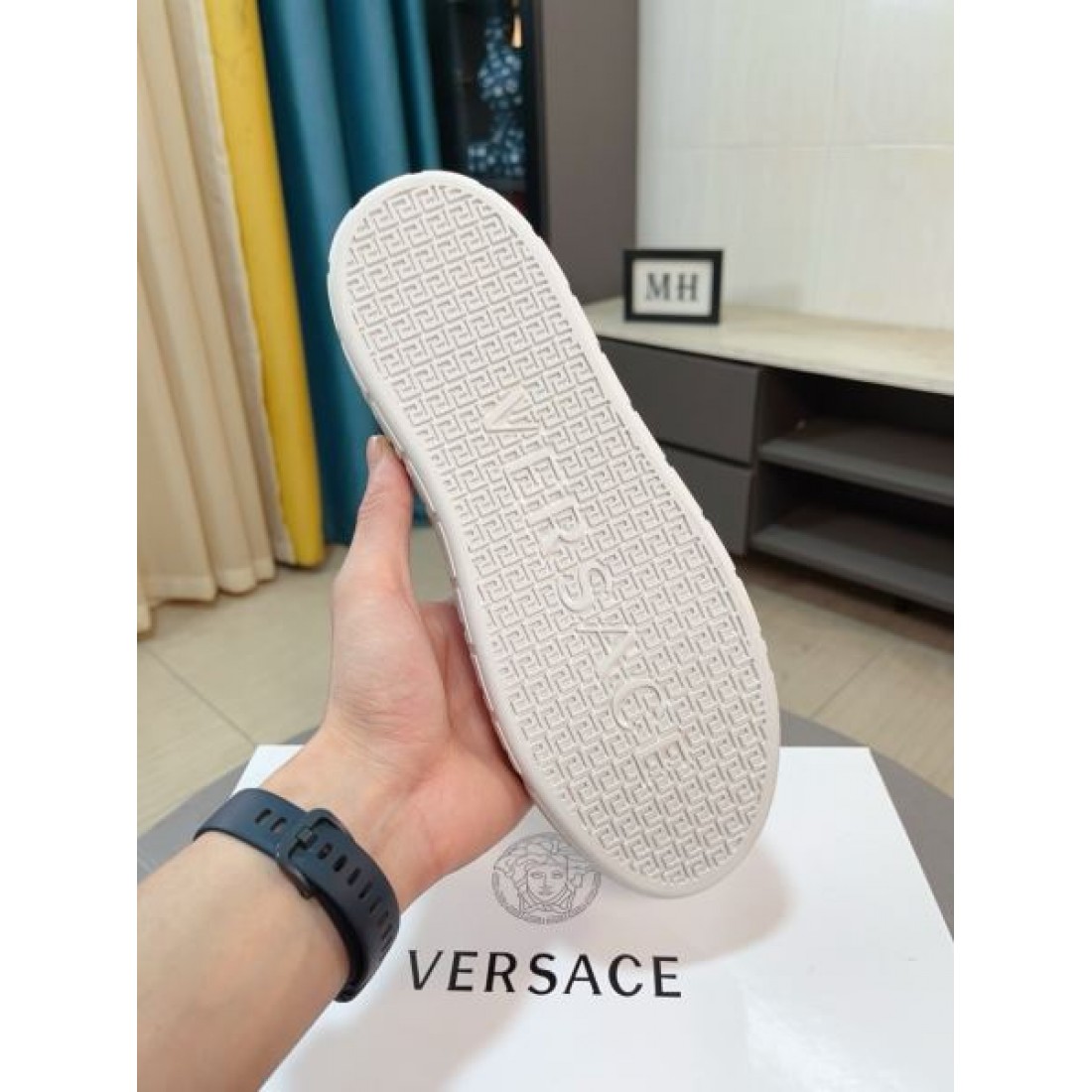 スタイリッシュ 高品質 VERSACE ヴェルサーチェ コピー カジュアルシューズ 洗練