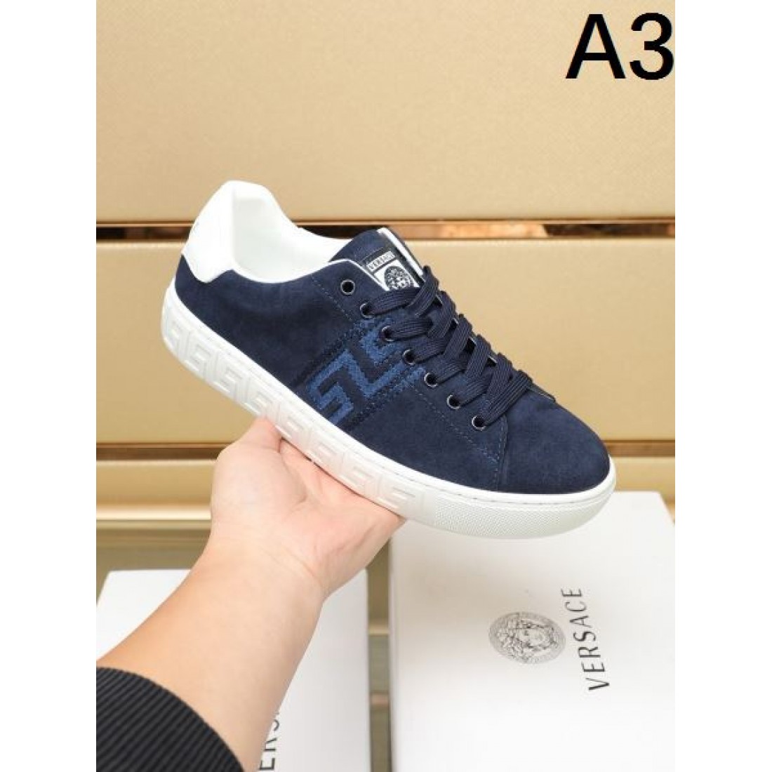  華やか 高級感 VERSACE ヴェルサーチェ コピー カジュアルシューズ 存在感